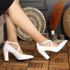 Beyaz Çapraz Bantlı Kalın Topuklu Ayakkabı Ra-1004